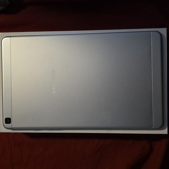 Samsung Galaxy Tab A 8.0" (2019) Wi-Fi tablet in silver.  - Picture 7 of 9
